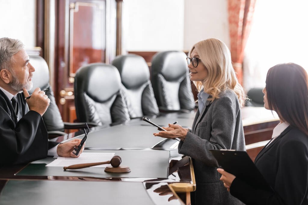 What to Expect When Lawyers Handle Cases